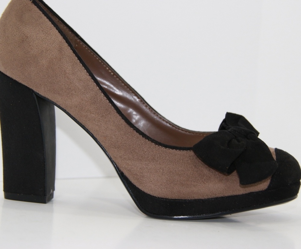 Tan and black bow tie heels - Picture 1 of 6